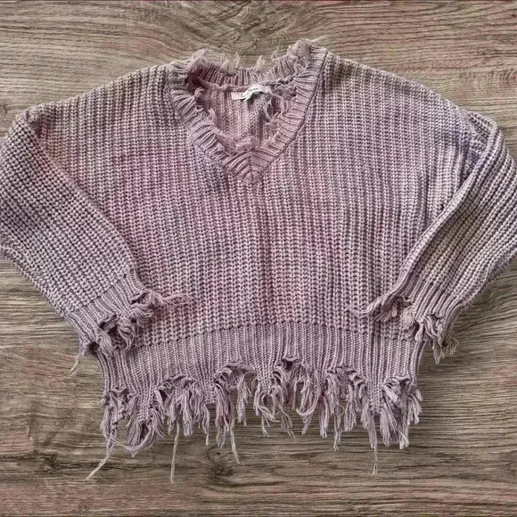 NWOT's Fringe trim Boutique Sweater size Medium Love Tree - Picture 1 of 6